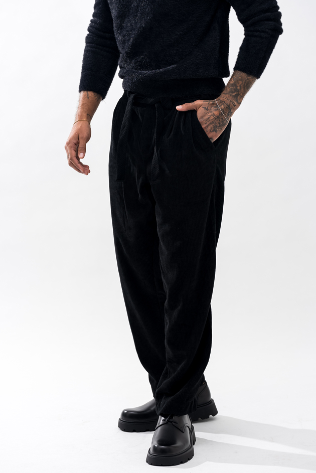 Im Studio | Schwarze Hose