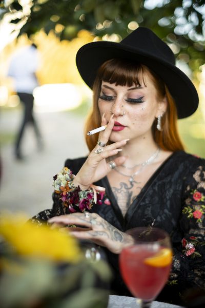 Junge Dame mit Hut (2025)